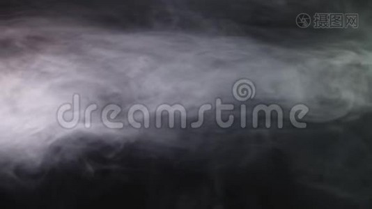 真实的干冰烟雾云雾覆盖完美的合成您的镜头。 把它丢进去换一下视频