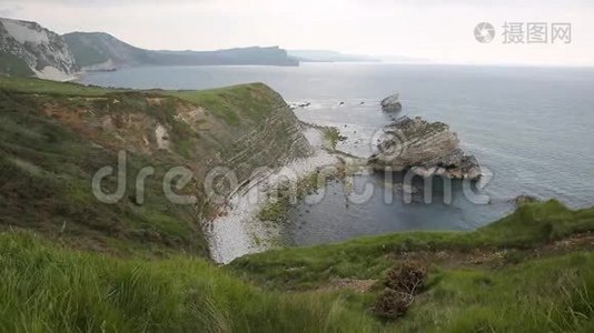 英格兰Lulworth Cove Dorset以东Mupe湾的岩石视频