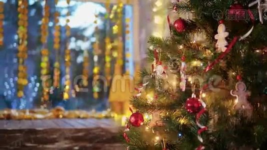 圣诞树上的圣诞装饰视频