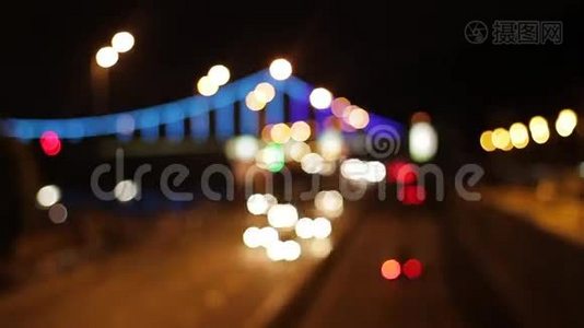 夜城的交通。视频