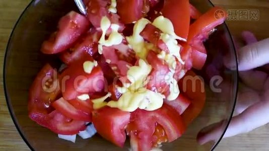 中号红熟番茄沙拉的制作视频