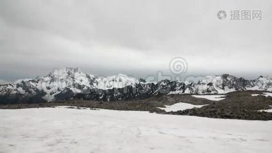 西兰雪山全景和直升机上的直升机..视频