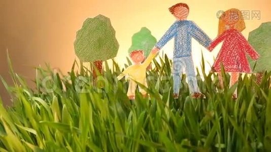 家庭和房子绘制的图标草地绿色夏季背景。视频