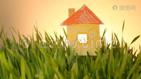 草绿色夏季背景上的房屋绘制图标。视频