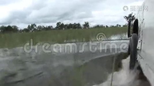 汽车驾驶湿文件土地阿菲卡狩猎视频