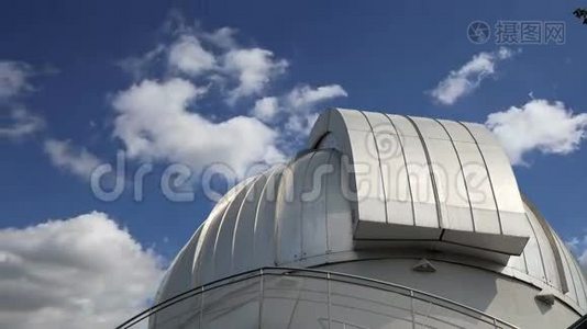 俄罗斯天空背景下的莫斯科天文馆视频