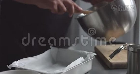 烹饪马铃薯面包玉米饼视频