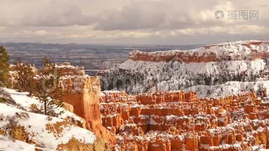 新鲜雪毯布莱斯峡谷岩石形成美国犹他州视频
