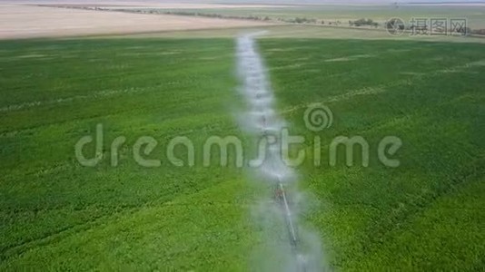 田的灌溉系统.. 空中飞行视频