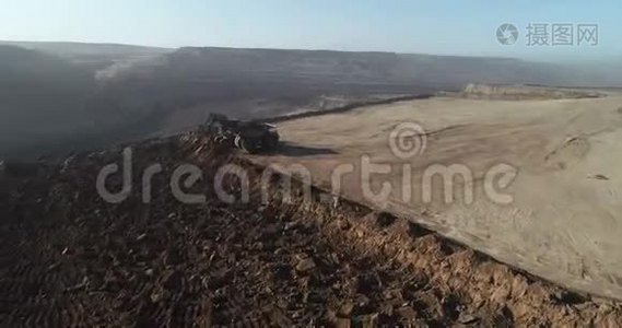 俄罗斯的煤矿开采视频