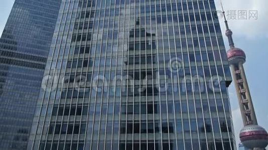 特写摩天大楼玻璃窗，城市摩登商务大厦小区..视频