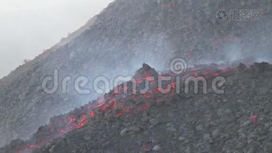 熔岩随雾流动视频