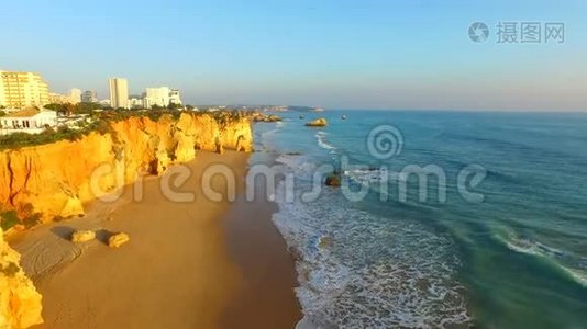 从著名的海滩普拉亚达罗沙在阿尔加维葡萄牙视频