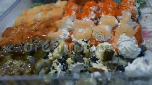 塑料盒子里的寿司视频