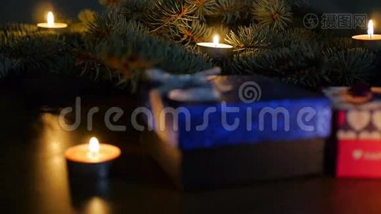 圣诞蜡烛。 圣诞节和新年视频