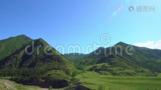 观山峡和绿色高原.. 山地景观。视频