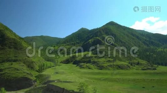 观山峡和绿色高原.. 山地景观。视频