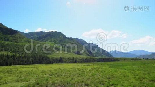 观山峡和绿色高原.. 山地景观。视频