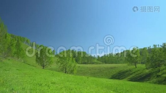 观山峡和绿色高原.. 山地景观。视频