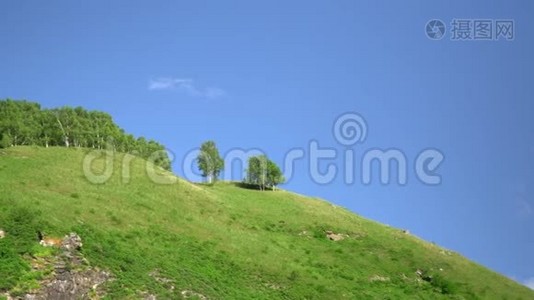 观山峡和绿色高原.. 山地景观。视频