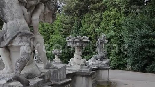 德拉·雷吉亚·迪·卡塞塔。 雕像和喷泉视频