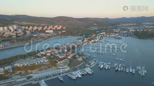 克罗地亚游艇俱乐部和码头的鸟瞰图视频