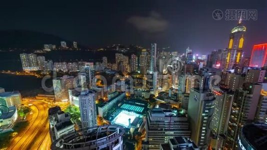 香港-2018年5月：晚上从上面俯瞰铜锣湾和湾仔码头的屋顶时间。视频