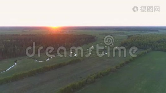 鸟瞰田野，河林早春..视频