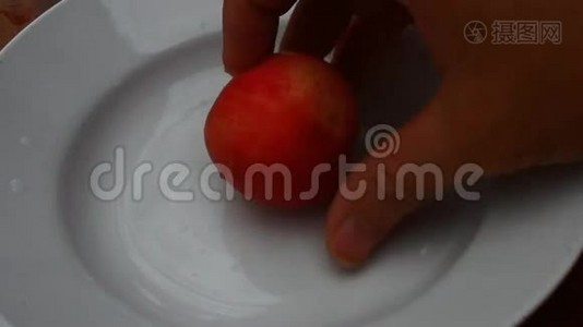 盘子里有桃子视频