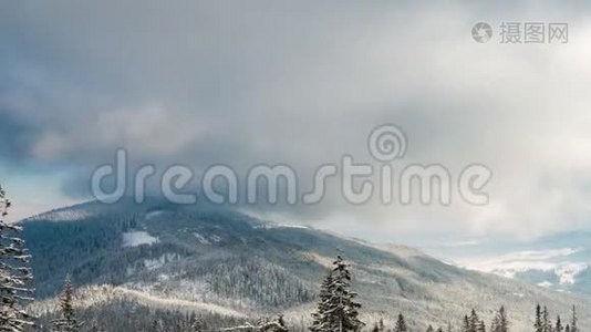 云中雪山峰.视频