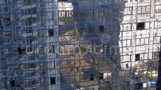 城市在现代建筑窗口中的思考视频