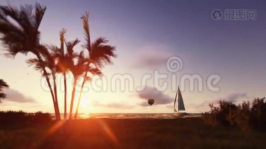 日落的夏天，海滩上的人们，气球和游艇视频