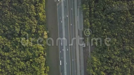 夜路高空作业视频