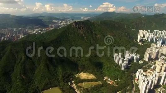 阳光明媚的香港与维多利亚港的海景视频