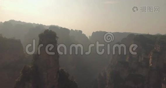 张家界武陵源国家公园的岩溶支柱视频