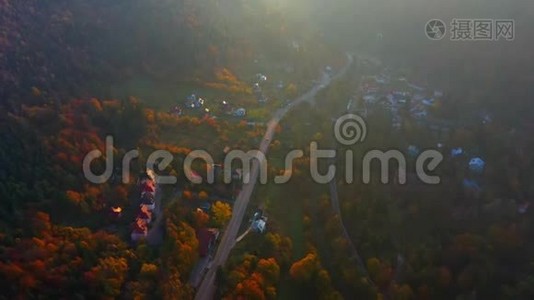 空中无人机视频飞越喀尔巴阡山脉，乌克兰，欧洲视频