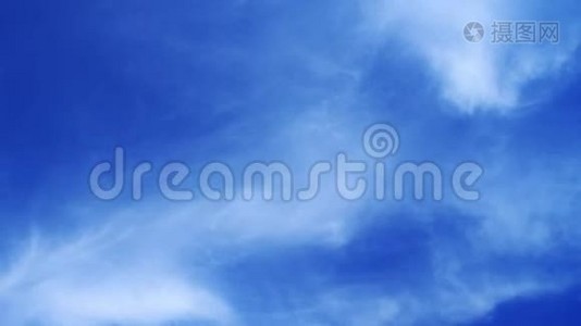 蓝色天空清洁美丽的云空间天气视频