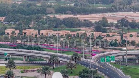 鸟瞰谢赫扎耶德公路附近迪拜码头和JLT时间推移，迪拜。视频