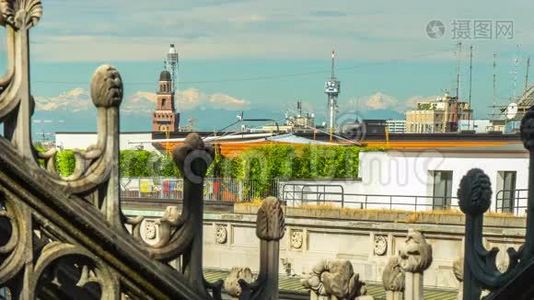 夏日米兰著名的多摩大教堂屋顶全景4k时间流逝意大利视频