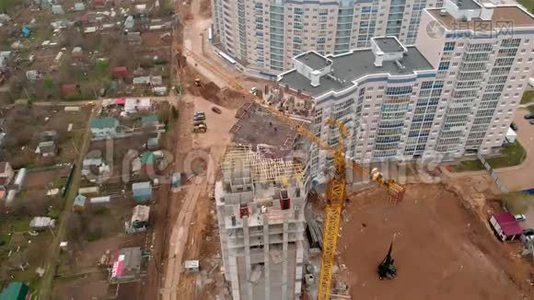 建设住宅高层建筑.. 无人机的空中射击视频