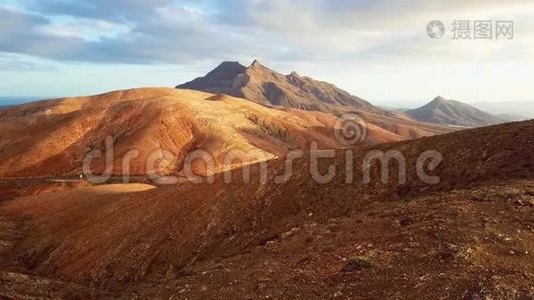 飞越西班牙Fuerteventura岛沙漠景观视频