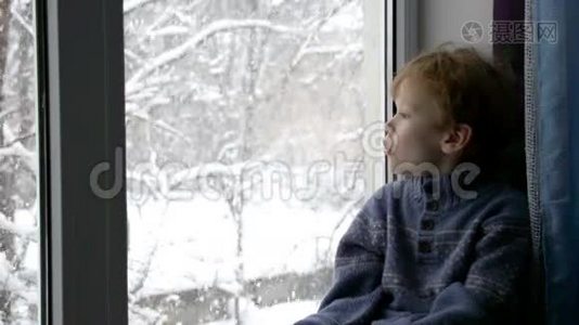 窗外的圣诞暴雪视频