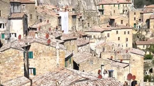 意大利中世纪小镇索拉诺的屋顶视频