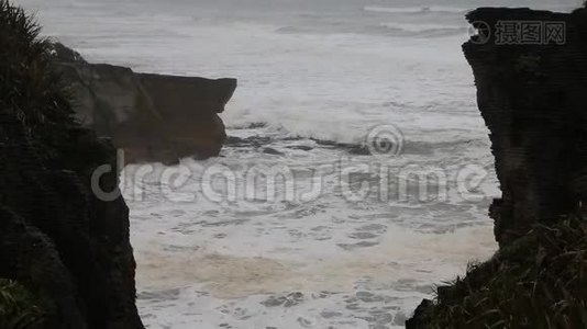 悬崖和波浪视频