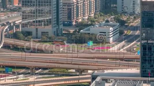 迪拜市区高速公路立交的鸟瞰图。视频