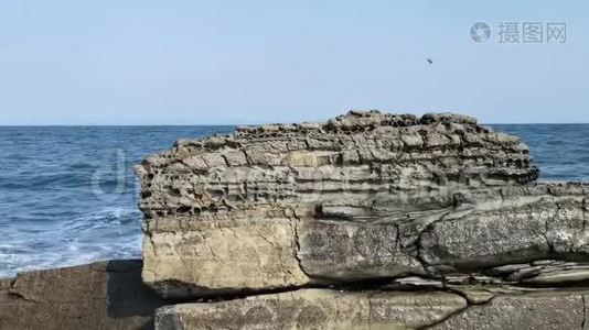 有波浪的海景。 自然之美视频