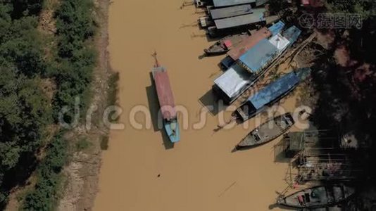 柬埔寨河上浮村，潘邦，通勒萨普湖视频