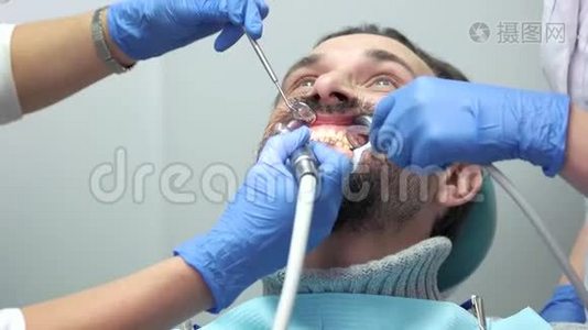 有牙医的病人。视频