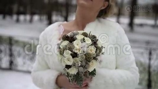 带着花束的新娘视频