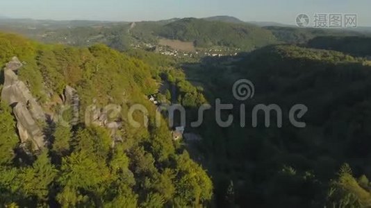 土耳其，CZECH共和国-JUNE，2019年：航空无人机景观的国家公园塞斯基拉吉附近布拉格。视频